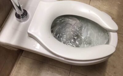 Zašto WC šolja klokoće?